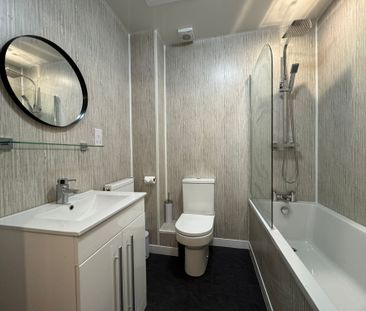 Wellington Road, Dewsbury - Photo 3