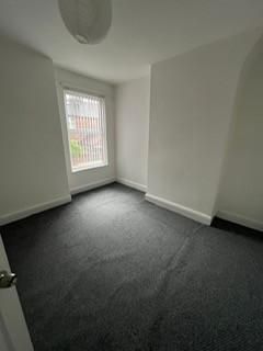3 bedroom end of terrace house to rent - Photo 5