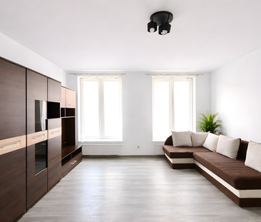 Przestronna kawalerka w centrum miasta - Zdjęcie 2