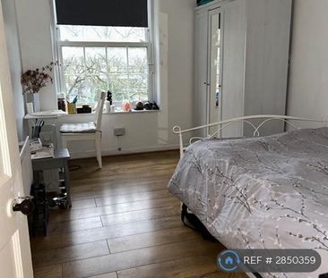 1 bedroom in a flat share to rent - Photo 1