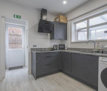 1 bedroom in a house share to rent - Photo 3