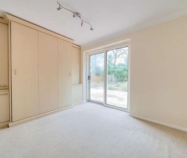 Lightwater, Surrey, GU18 - Photo 2