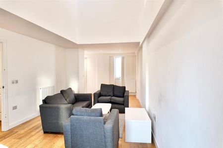 1 bedroom in a flat share to rent - Photo 2