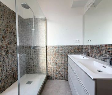 A LOUER PERTUIS 84120 CENTRE VILLE APPARTEMENT TYPE 3 PIECES D'ENVI... - Photo 5