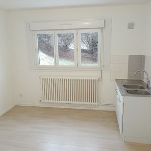 Location - Appartement T1BIS - 38 m² - Maîche - Photo 2