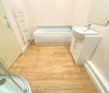 2 bedroom penthouse to rent - Photo 6