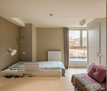 Trendy woning, met autostaanplaats, nabij Gravensteen - Photo 3