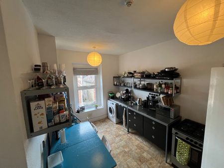 2 Bed Flat, St Andrews, BS6 - Photo 4