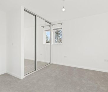3 bedroom end of terrace house to rent - Photo 2