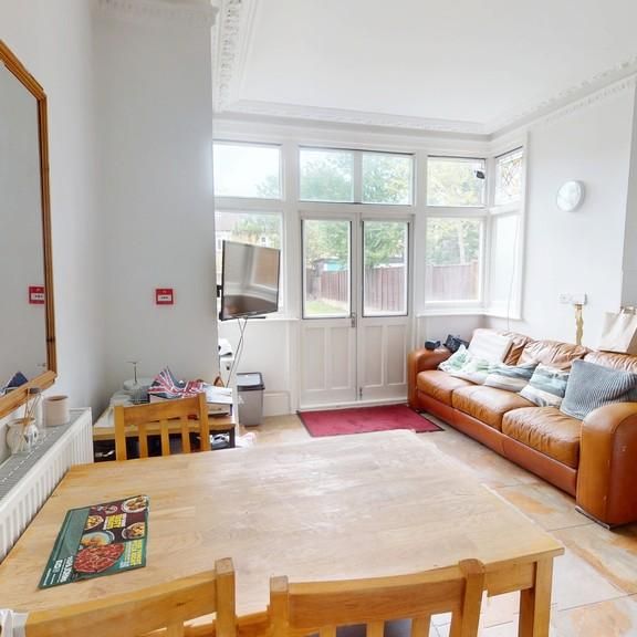 1 bedroom in a house share to rent - Photo 1