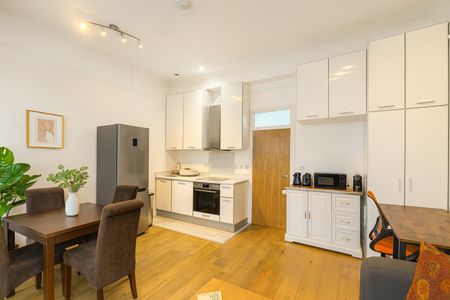 1 Bed Flat, Alderney Street, SW1V - Photo 3
