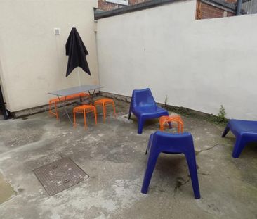 2 bedroom Flat To Let - Photo 6