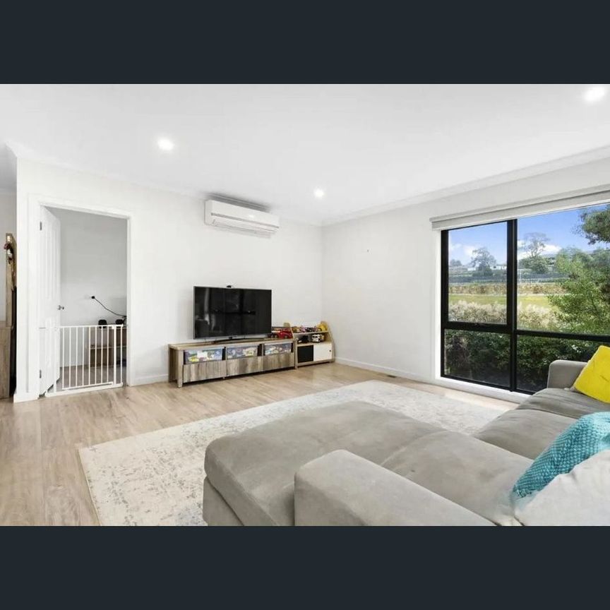 Stylish 3-Bedroom Home with Open Living - Photo 1