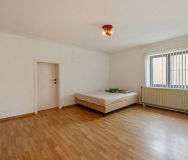 Ruime eengezinswoning met authentieke charme in Koninksem - Photo 4