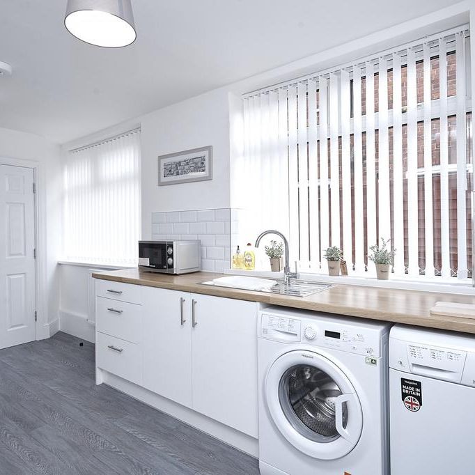 1 bedroom in a house share to rent - Photo 1