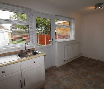 3 bedroom semi-detached house to rent - Photo 2