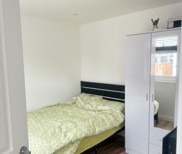 Studio Flat, Park Road, IG1 - Photo 5