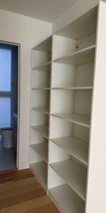 Très grand 3 chambres lumineux avec stationnement - Photo 4