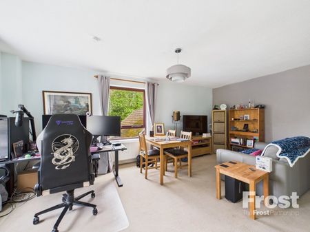 The Oaks, Moormede Crescent, Staines-Upon-Thames,TW18 - Photo 3