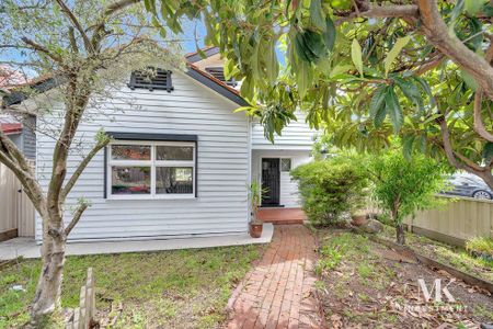 Spacious Family Home in a Prime Location - Photo 3