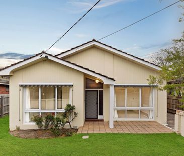 SPACIOUS FAMILY HOME IN PRIME BRIGHTON LOCATION. - Photo 2