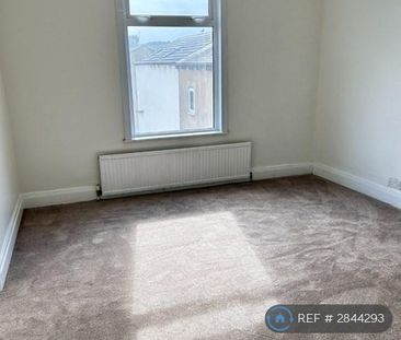 3 bedroom flat to rent - Photo 3