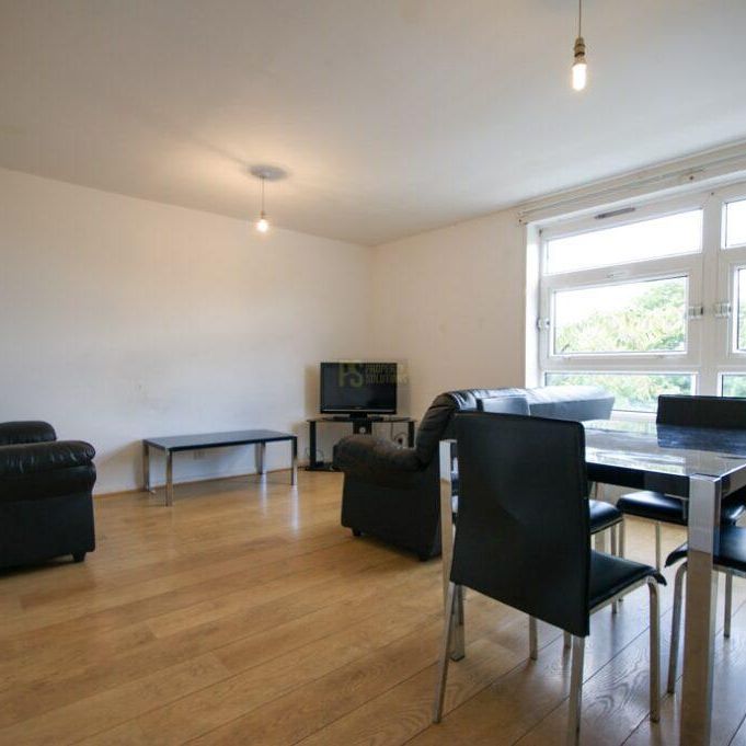 3 bedroom flat to rent - Photo 1