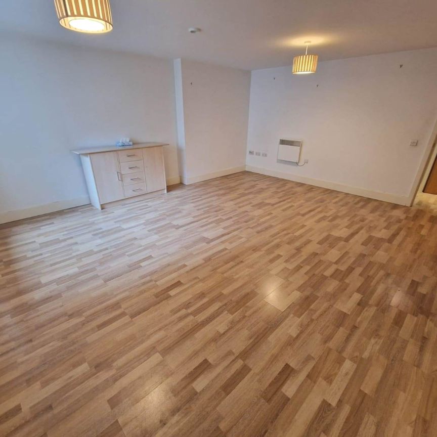 Price £950 pcm - Available 20/01/2026 - Part Furnished - Photo 1