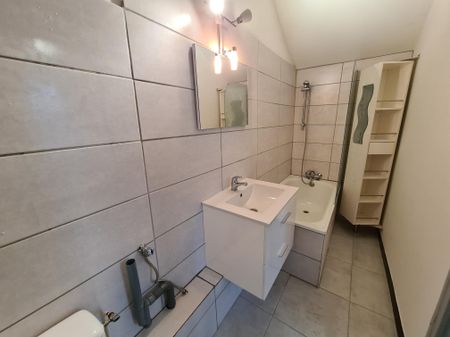 Location Appartement 1 pièce 39m² LE CREUSOT 71200 - Photo 5