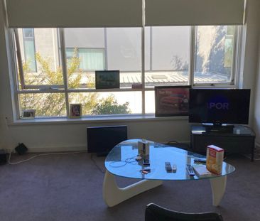 Caulfield North - Photo 1