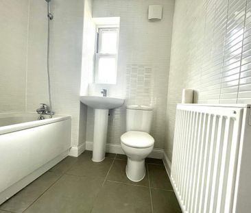 4 bedroom terraced house to rent - Photo 3
