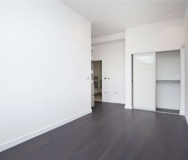 An excellent two bedroom apartment ideally located for Angel and Kings Cross. - Photo 1