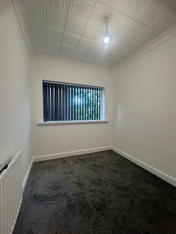 £1,100 PCM, Spacious Three Bedroom Top Floor Flat with Off-Road Parking in Downton Grange, New Road, Rumney, Cardiff, CF3 3BW - Photo 4