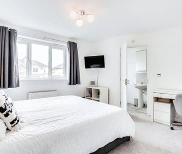 4 bedroom townhouse to rent Highfield Court, Soothill, Batley, West... - Photo 4