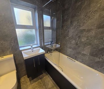 3 bedroom flat to rent - Photo 3