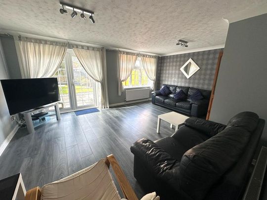 3 bedroom semi-detached house to rent - Photo 1