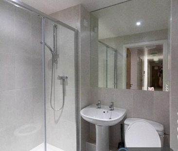 4 bedroom flat to rent - Photo 6