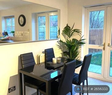 3 bedroom end of terrace house to rent - Photo 4