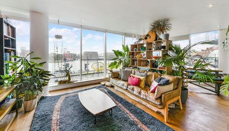 One bedroom apartment with river views to rent in Wapping, E1W - Photo 2