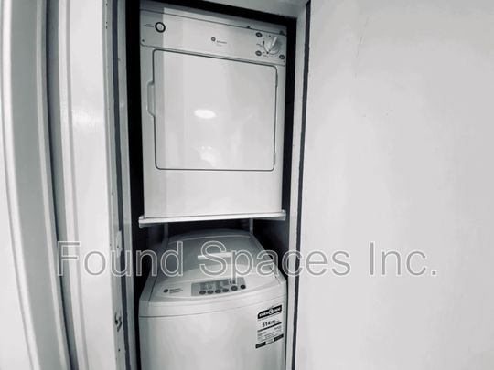 $2,099 / 3 br / 1.5 ba / 275 Kensington ave N - Photo 1