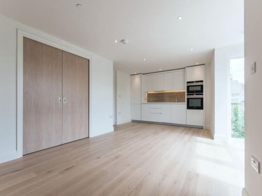 King Georges Walk, Esher, Surrey, KT10 - Photo 1