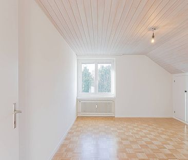 Renovierte Dachwohnung an ruhiger Lage mit traumhafter Aussicht! - Photo 3