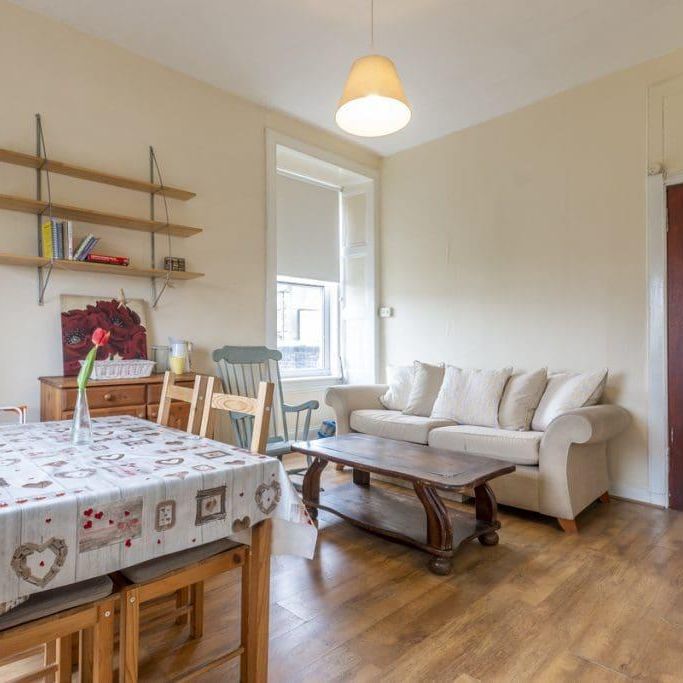 3 bedroom flat to rent - Photo 1