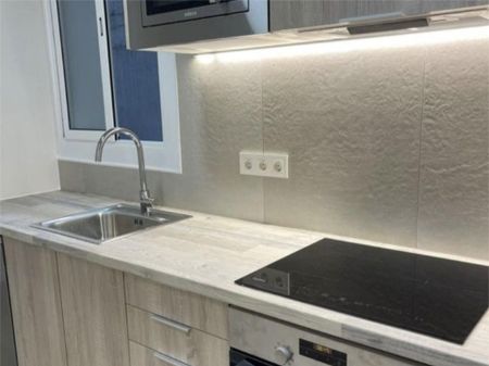 Piso de alquiler en Carrer de la Mare de Déu de Port, 281, La Marina del Port - Photo 2