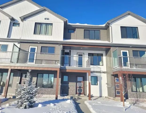 Brand New 2 bedrooms + Den Townhouse with single attached garage in River Edge | 5020 River’s Edge Way Northwest, Edmonton - Photo 1