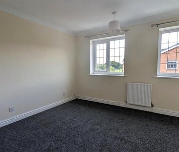 2 bedroom end of terrace house to rent - Photo 3