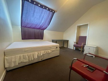 6 bedroom flat to rent - Photo 2