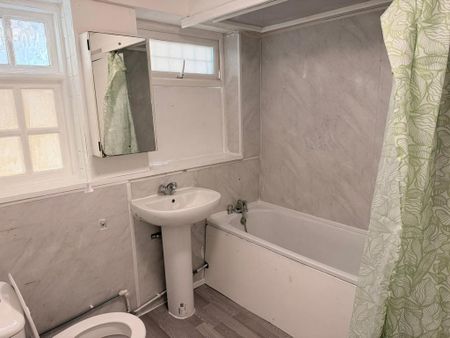 2 bedroom semi-detached house to rent - Photo 5