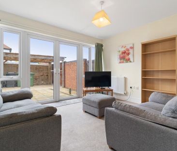 4 bedroom semi-detached house to rent - Photo 1