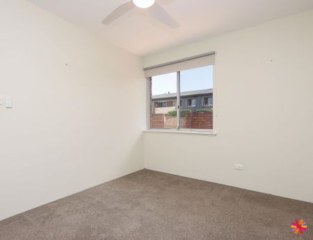 COMFORTABLE LIVING IN DESIRABLE LOCATION - Photo 4